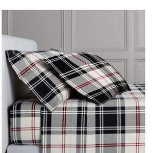 William Sonoma Highland Flannel (Pillowcases), Set of 2 - King - Black Plaid